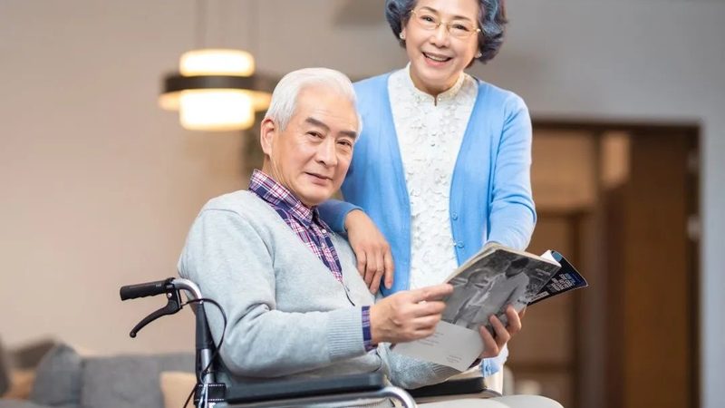 老人陪护：注意事项与护理标准全解析