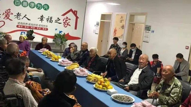 在众多护理垫品牌中，以下品牌凭借其产品质量和口碑，在市场上具有较高的知名度：