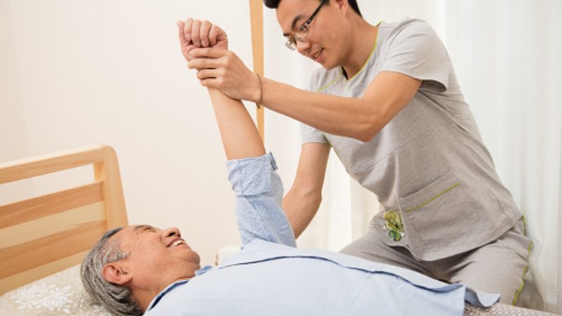 在定制养老照护方案时，应关注以下关键指标：