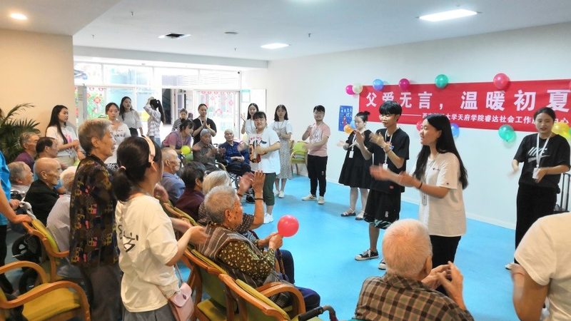 北京24小时护工价格背后的行业考量